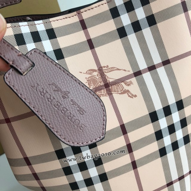 Burberry專櫃經典Haymarket格紋肩背女包 巴寶莉簡約風格斜背水桶包 yxb1520